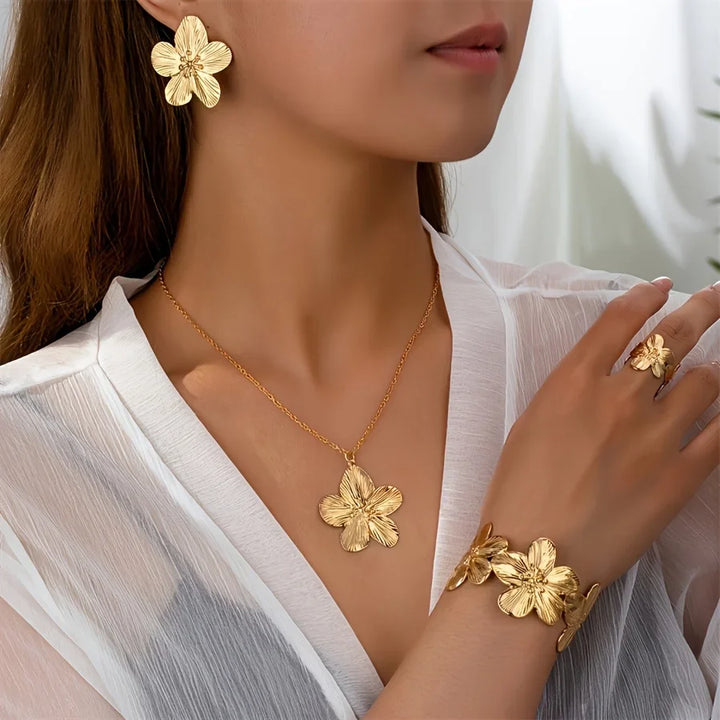 Retro Gold Jewelry Set