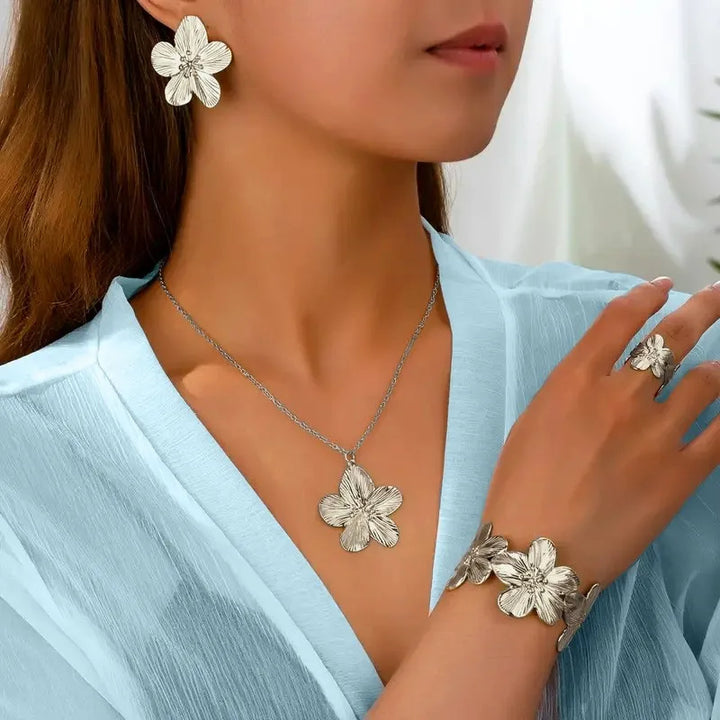 Retro Gold Jewelry Set